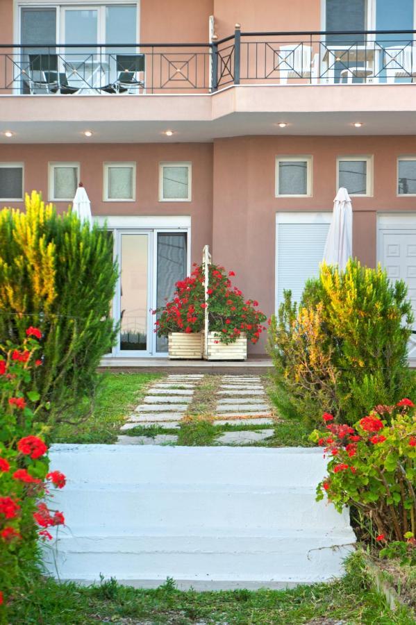 Christina'S Sea House Apartment Nikiti  Exterior photo