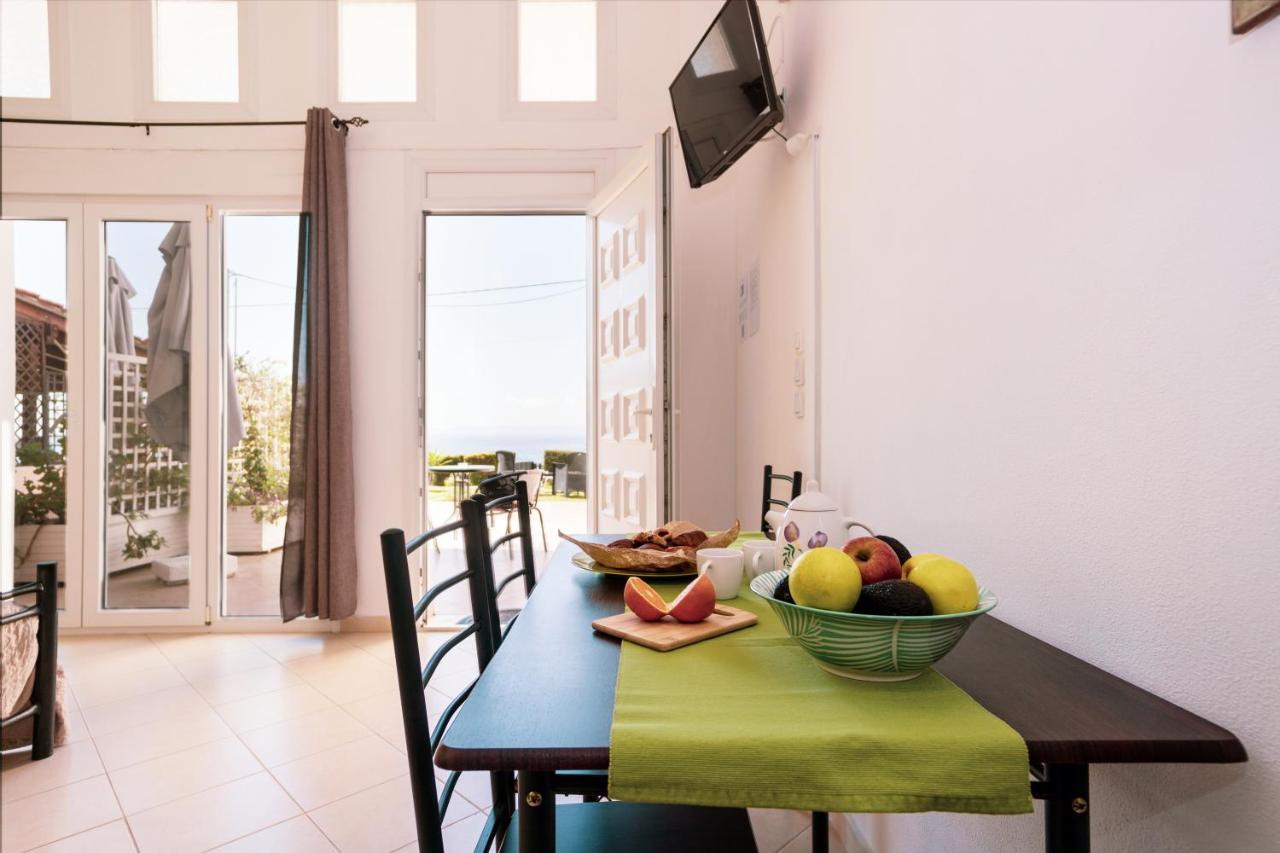 Christina'S Sea House Apartment Nikiti  Exterior photo